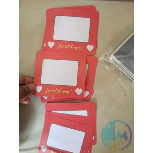 "Kaparj le" feliratú, piros színű DIY kaparós kupon